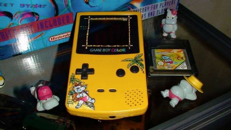 The Game Boy Color s Little known Kinder Surprise Platformer Games 